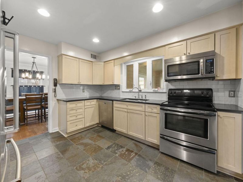 2630 Brandon Road, Columbus, OH 43221 Photo 3