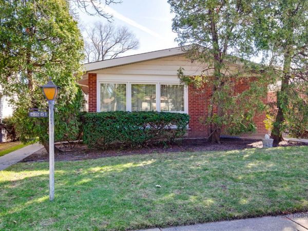 5251 Greenleaf Street , Skokie, IL 60077