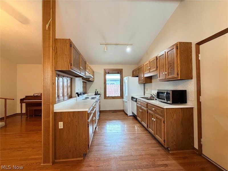 1044 Brimfield Drive, Medina, OH 44256 Photo 3