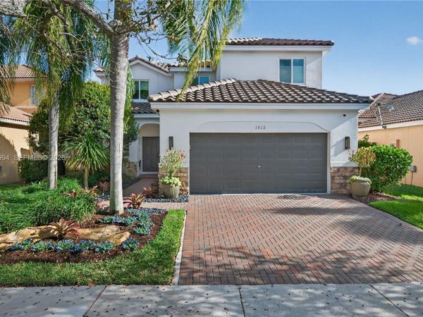 1512 Maple Dr , Weston, FL 33327