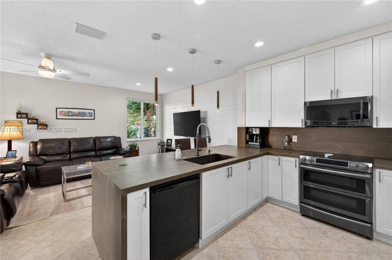 1512 Maple Dr , Weston, FL 33327 Photo