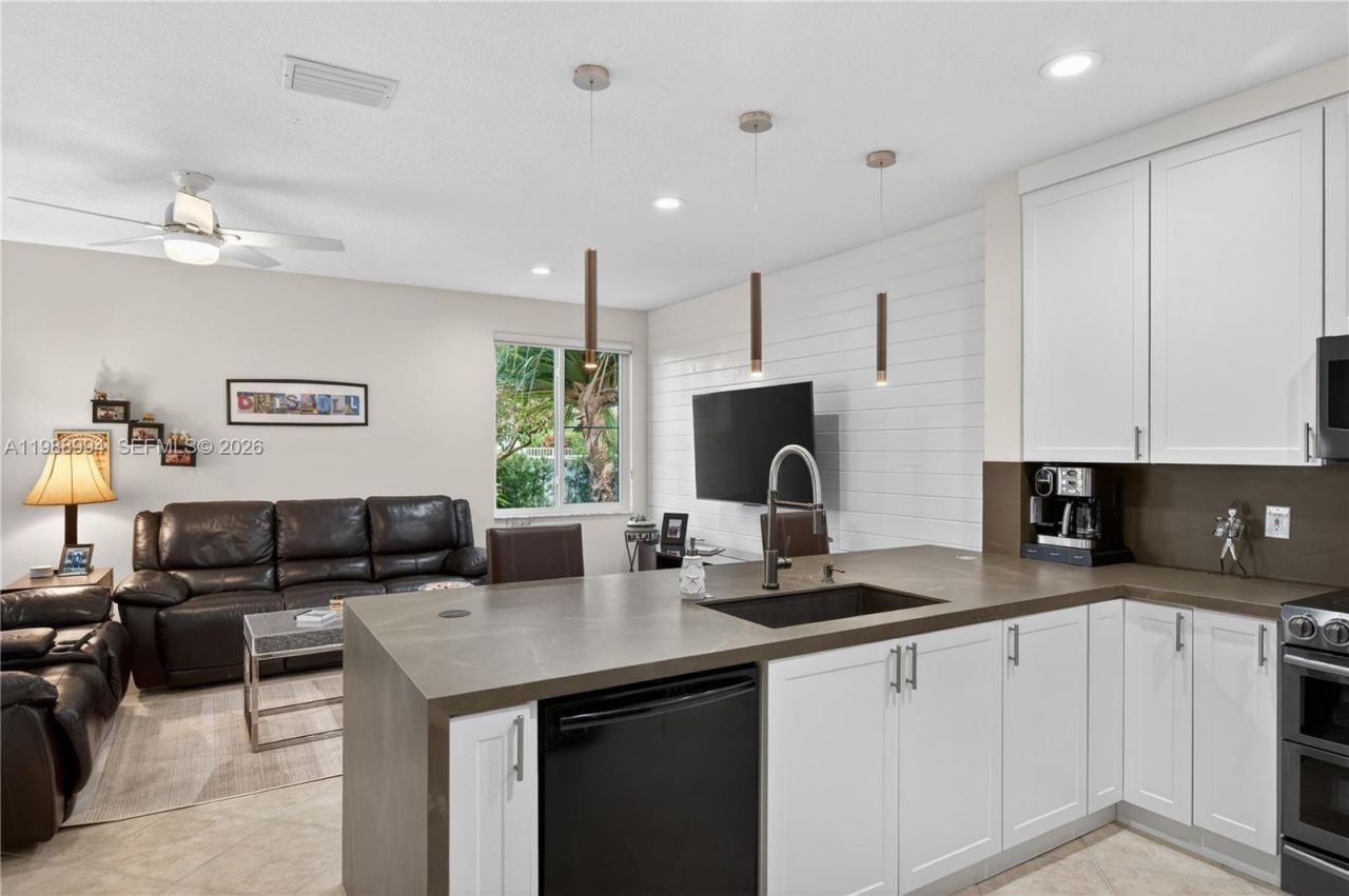 1512 Maple Dr , Weston, FL 33327 Photo