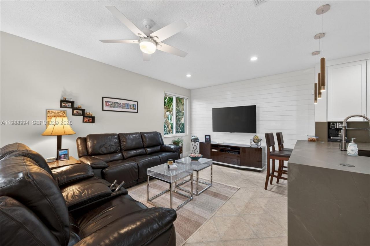 1512 Maple Dr , Weston, FL 33327 Photo