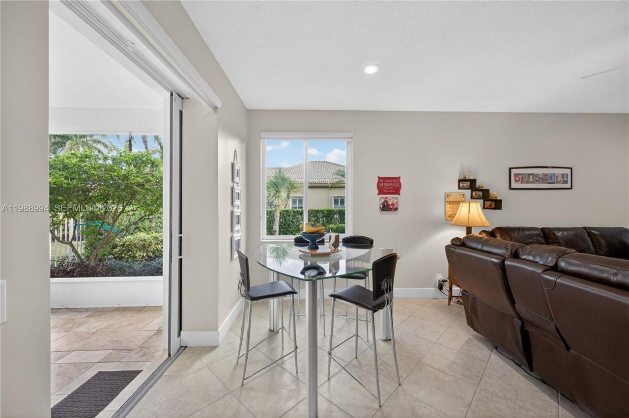 1512 Maple Dr , Weston, FL 33327 Photo