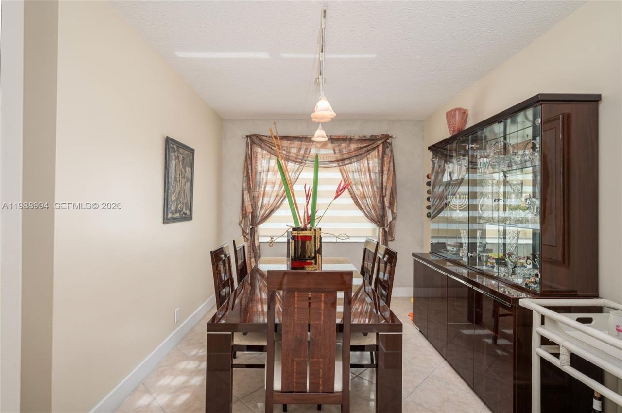 1512 Maple Dr , Weston, FL 33327 Photo