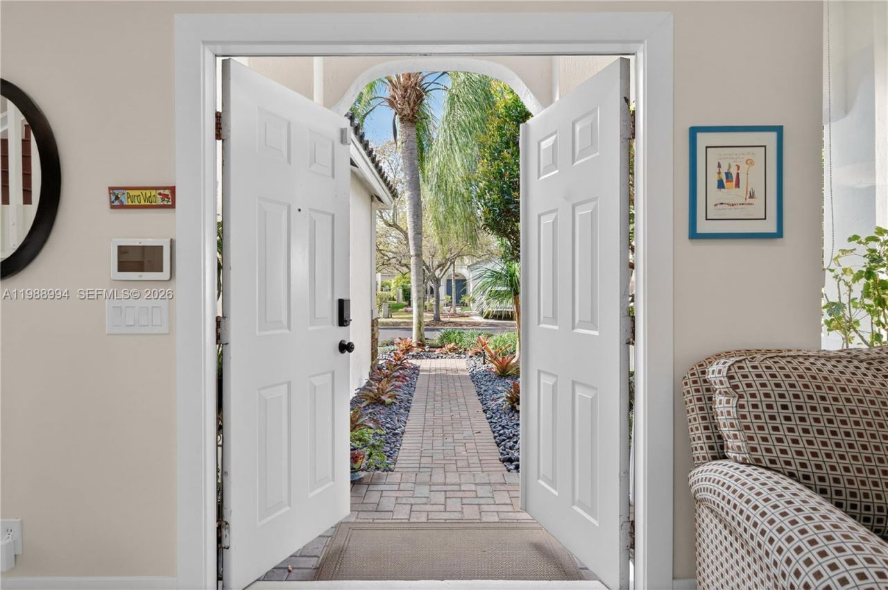 1512 Maple Dr , Weston, FL 33327 Photo