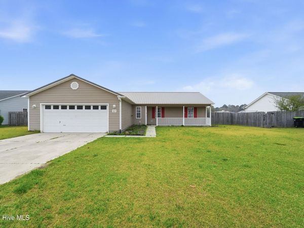 307 Kenilworth Place , Hubert, NC 28539