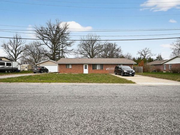 911 Westside Street , Red Bud, IL 62278