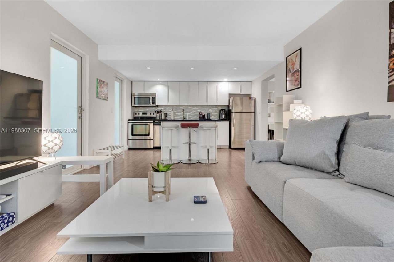 1117 Meridian Ave , Unit 5-1117, Miami Beach, FL 33139 Photo