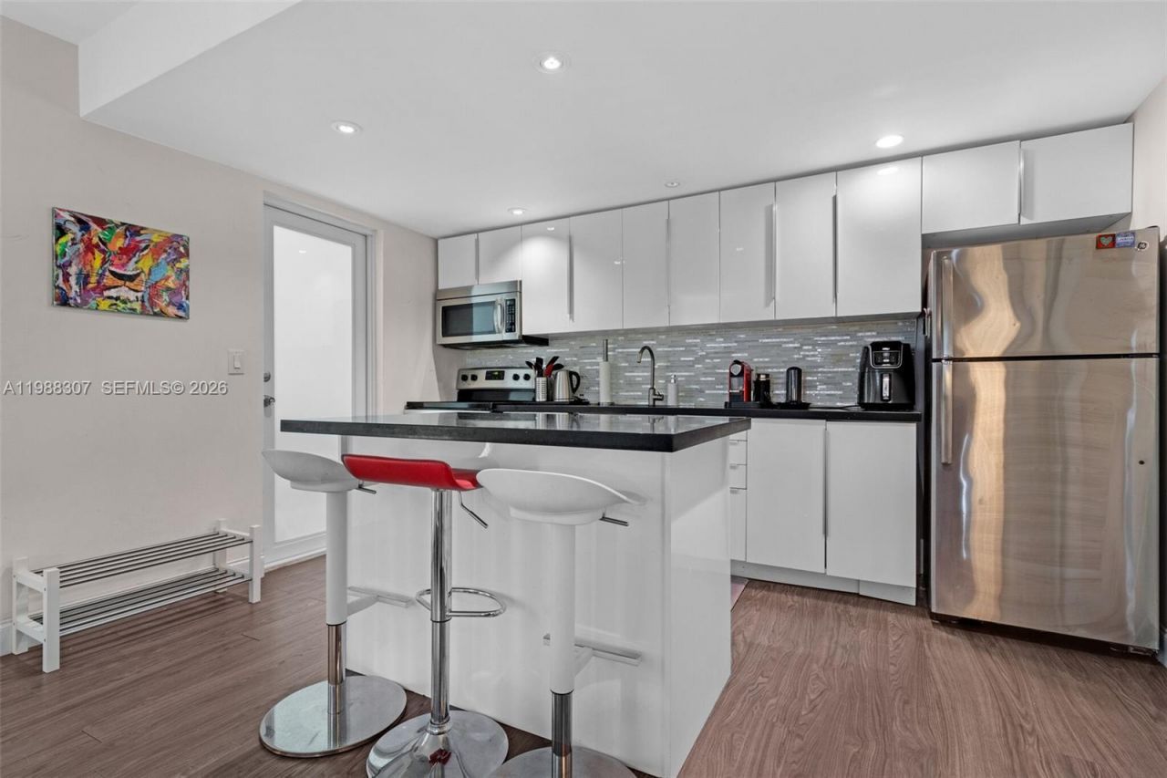 1117 Meridian Ave, Unit 5-1117, Miami Beach, FL 33139 Photo