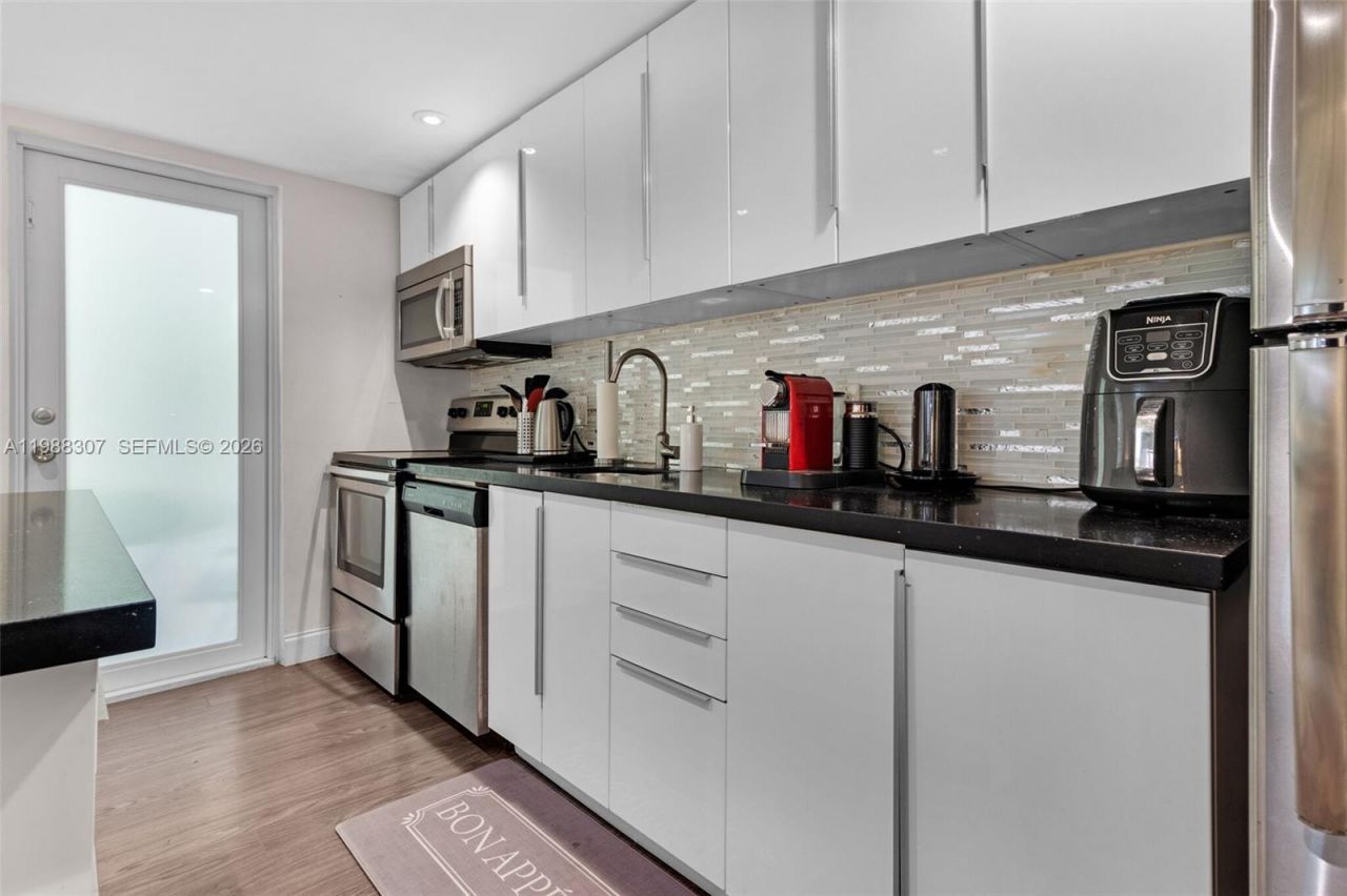 1117 Meridian Ave , Unit 5-1117, Miami Beach, FL 33139 Photo