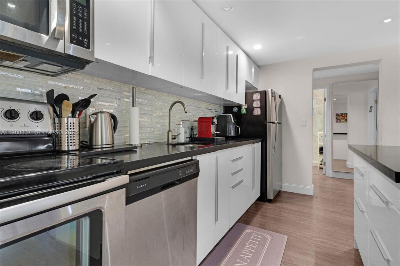 1117 Meridian Ave , Unit 5-1117, Miami Beach, FL 33139 Photo