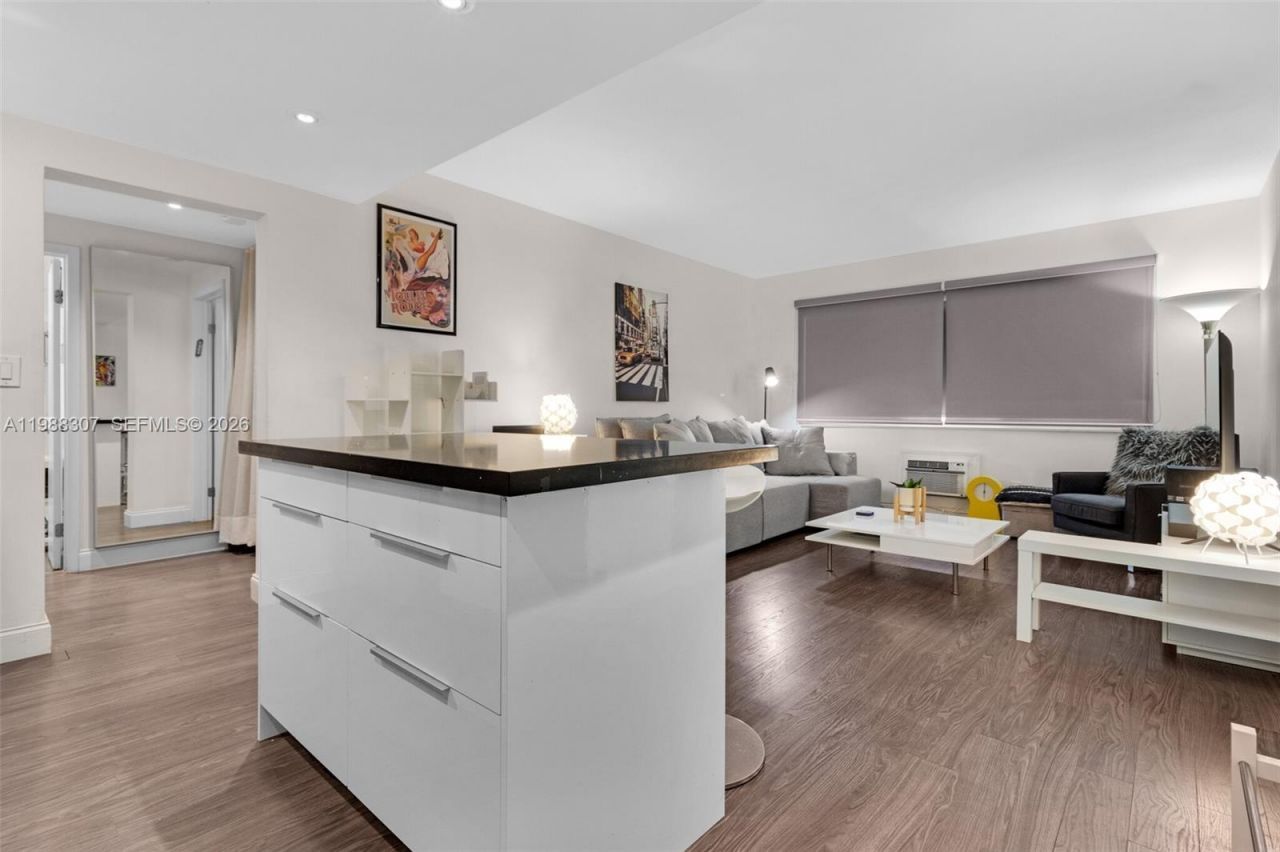 1117 Meridian Ave , Unit 5-1117, Miami Beach, FL 33139 Photo