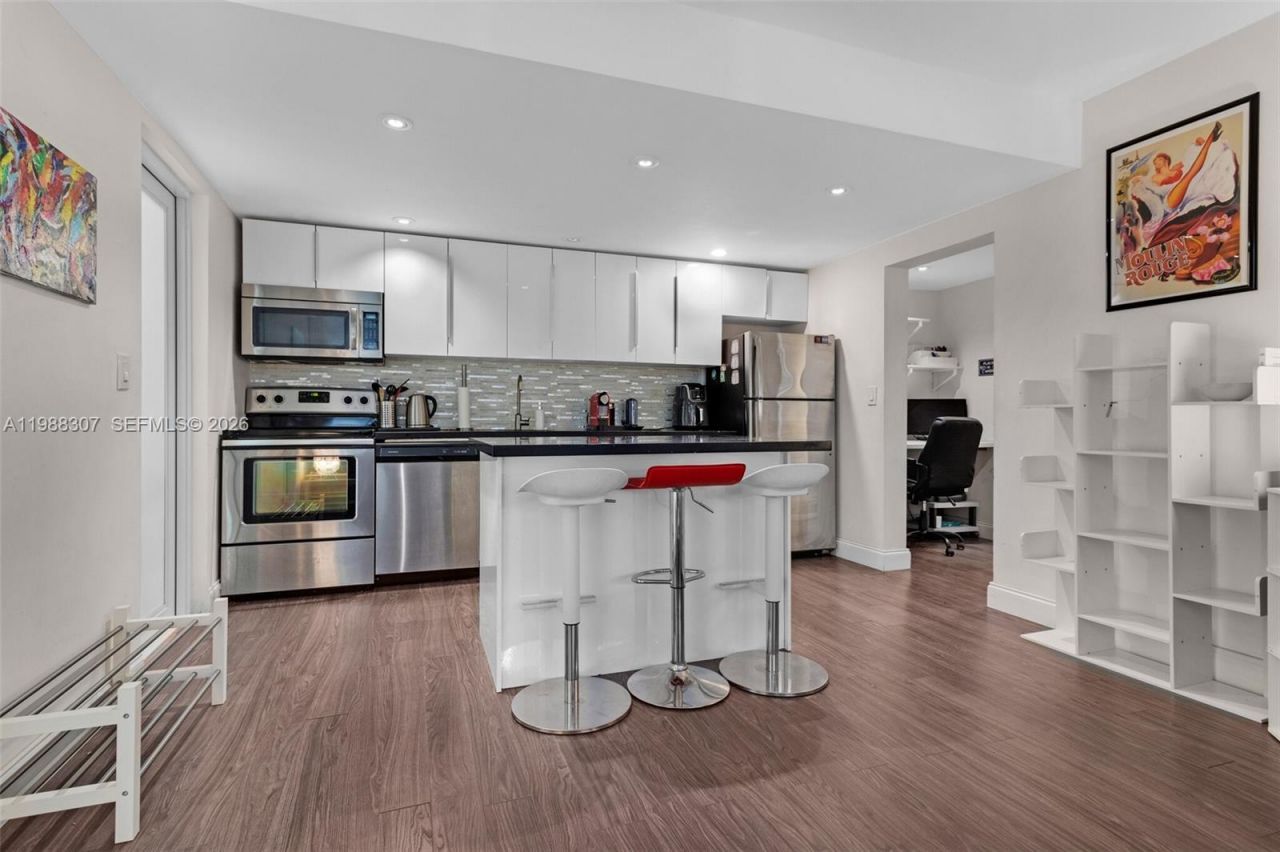 1117 Meridian Ave , Unit 5-1117, Miami Beach, FL 33139 Photo