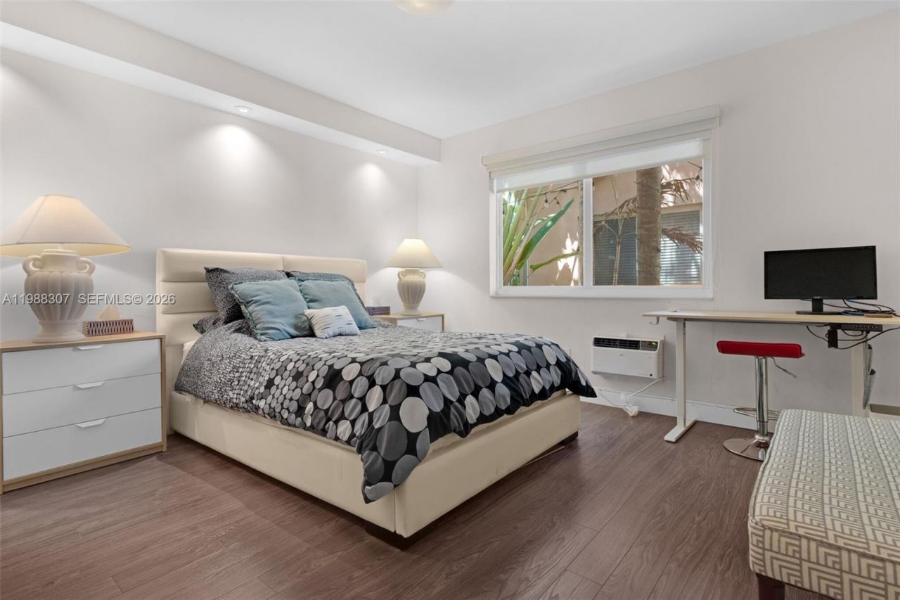 1117 Meridian Ave , Unit 5-1117, Miami Beach, FL 33139 Photo