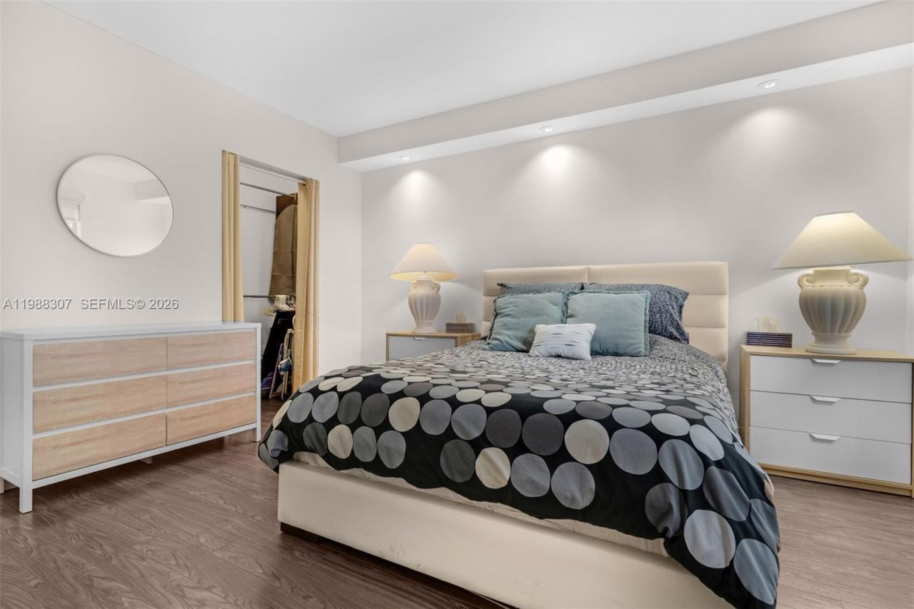 1117 Meridian Ave , Unit 5-1117, Miami Beach, FL 33139 Photo