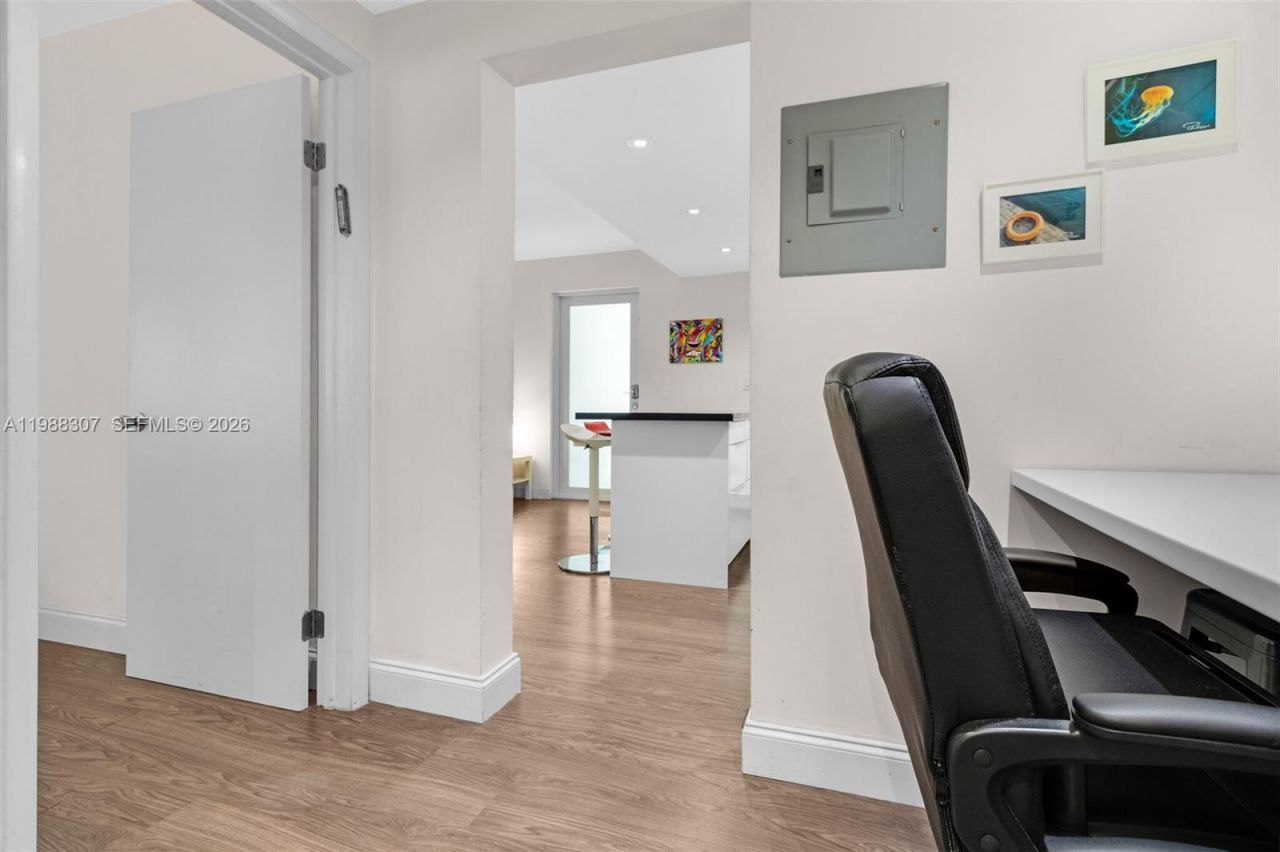 1117 Meridian Ave, Unit 5-1117, Miami Beach, FL 33139 Photo