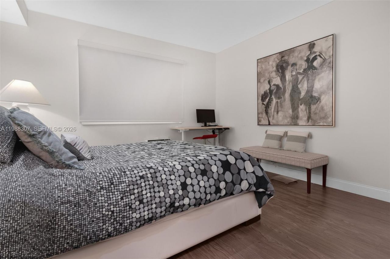 1117 Meridian Ave , Unit 5-1117, Miami Beach, FL 33139 Photo