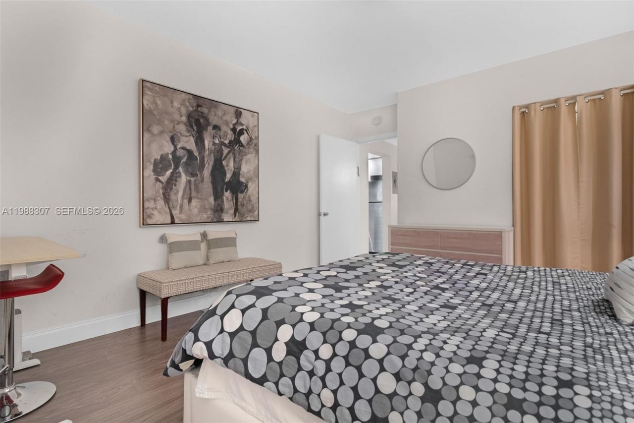 1117 Meridian Ave , Unit 5-1117, Miami Beach, FL 33139 Photo