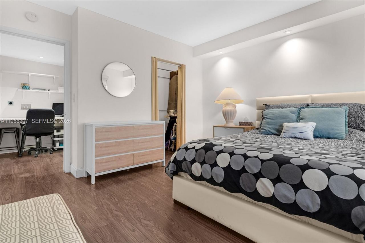 1117 Meridian Ave , Unit 5-1117, Miami Beach, FL 33139 Photo