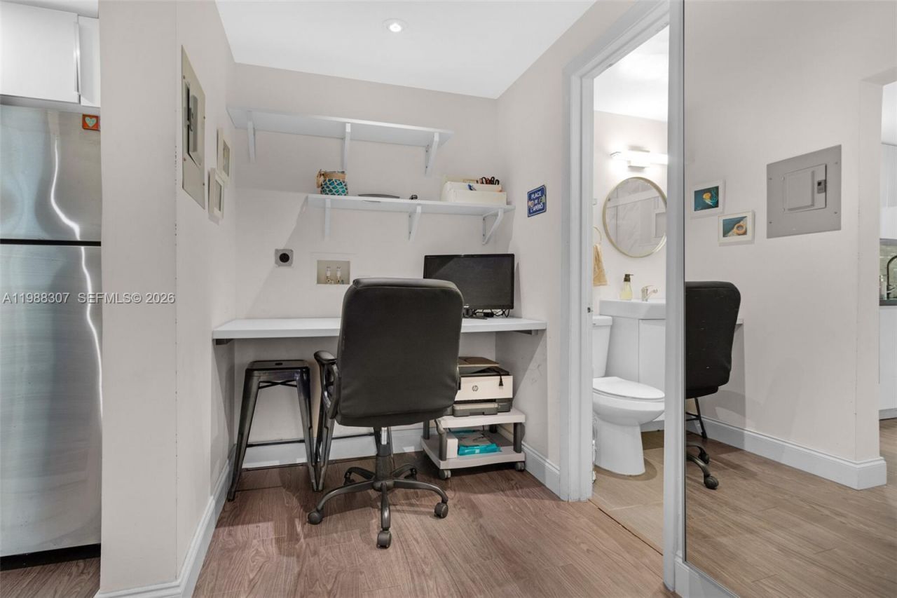 1117 Meridian Ave , Unit 5-1117, Miami Beach, FL 33139 Photo