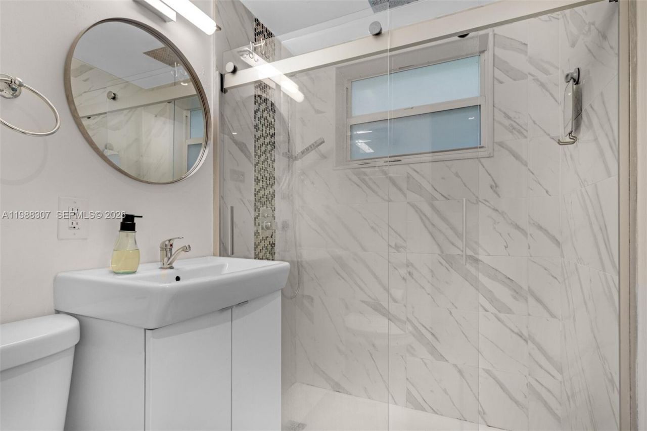 1117 Meridian Ave , Unit 5-1117, Miami Beach, FL 33139 Photo