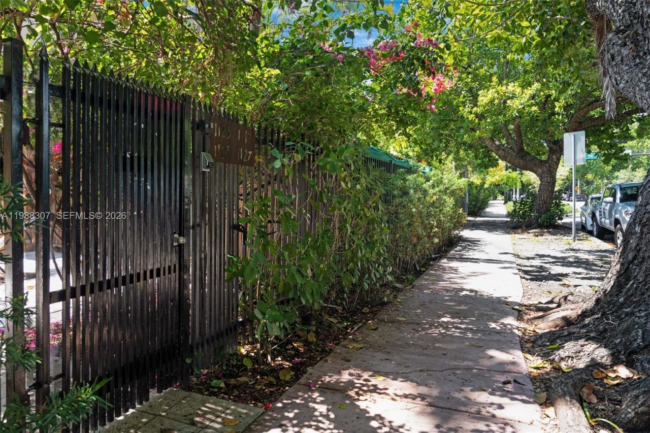 1117 Meridian Ave, Unit 5-1117, Miami Beach, FL 33139 Photo