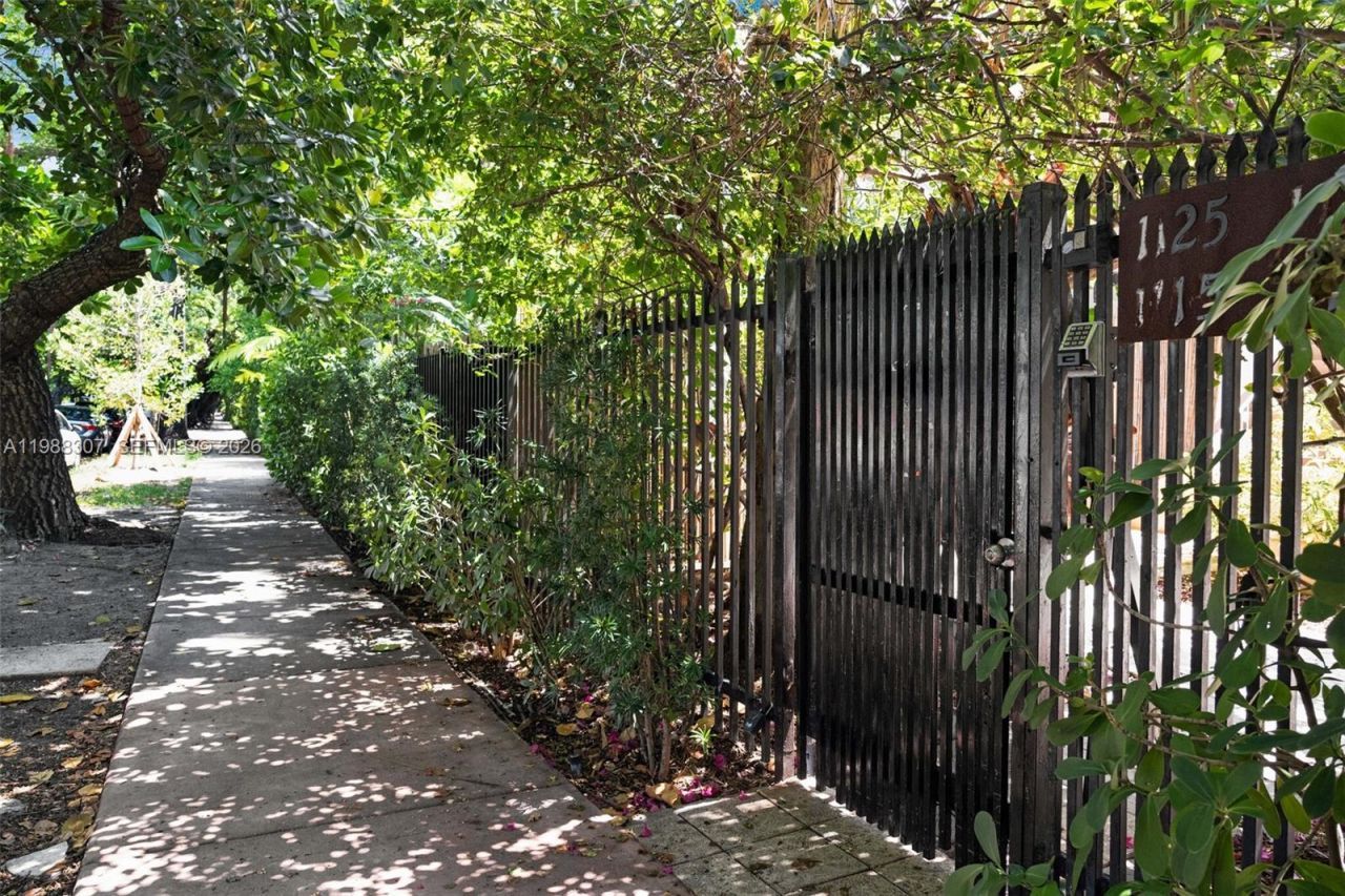 1117 Meridian Ave , Unit 5-1117, Miami Beach, FL 33139 Photo