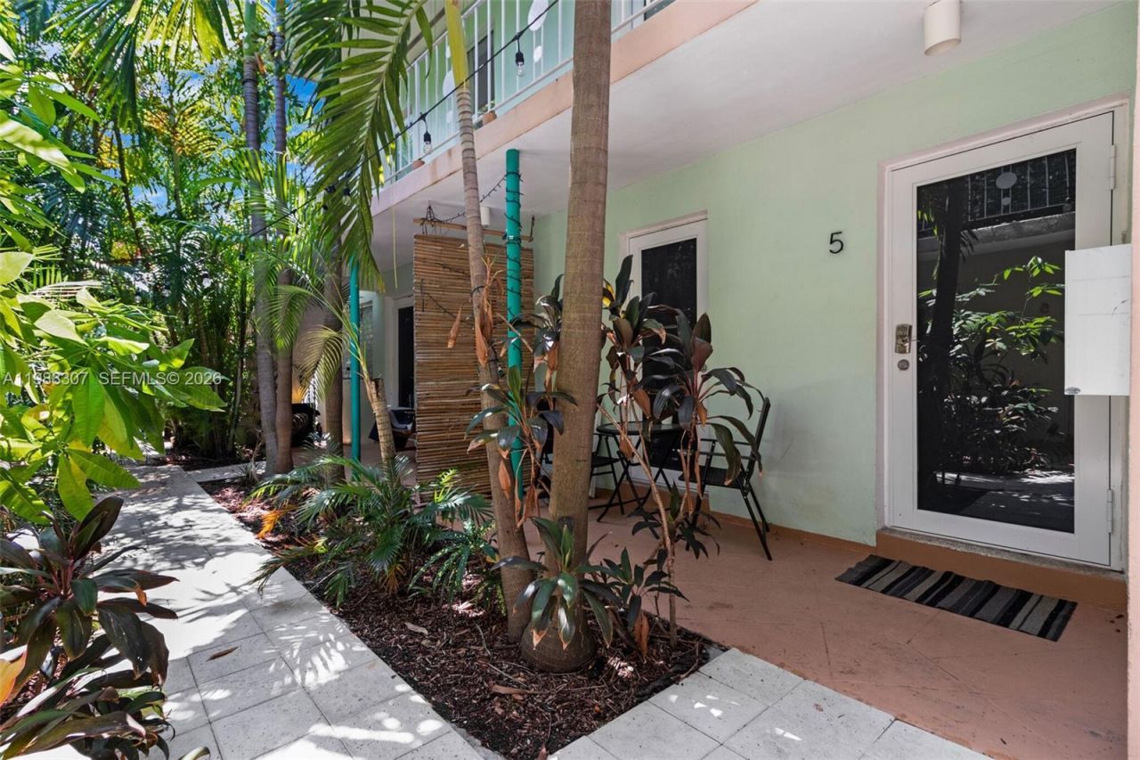 1117 Meridian Ave , Unit 5-1117, Miami Beach, FL 33139 Photo