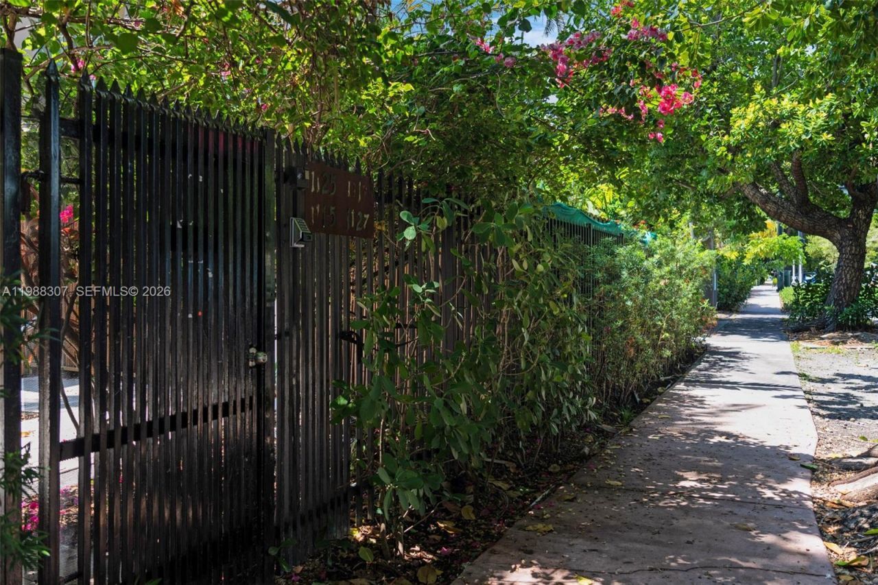 1117 Meridian Ave , Unit 5-1117, Miami Beach, FL 33139 Photo