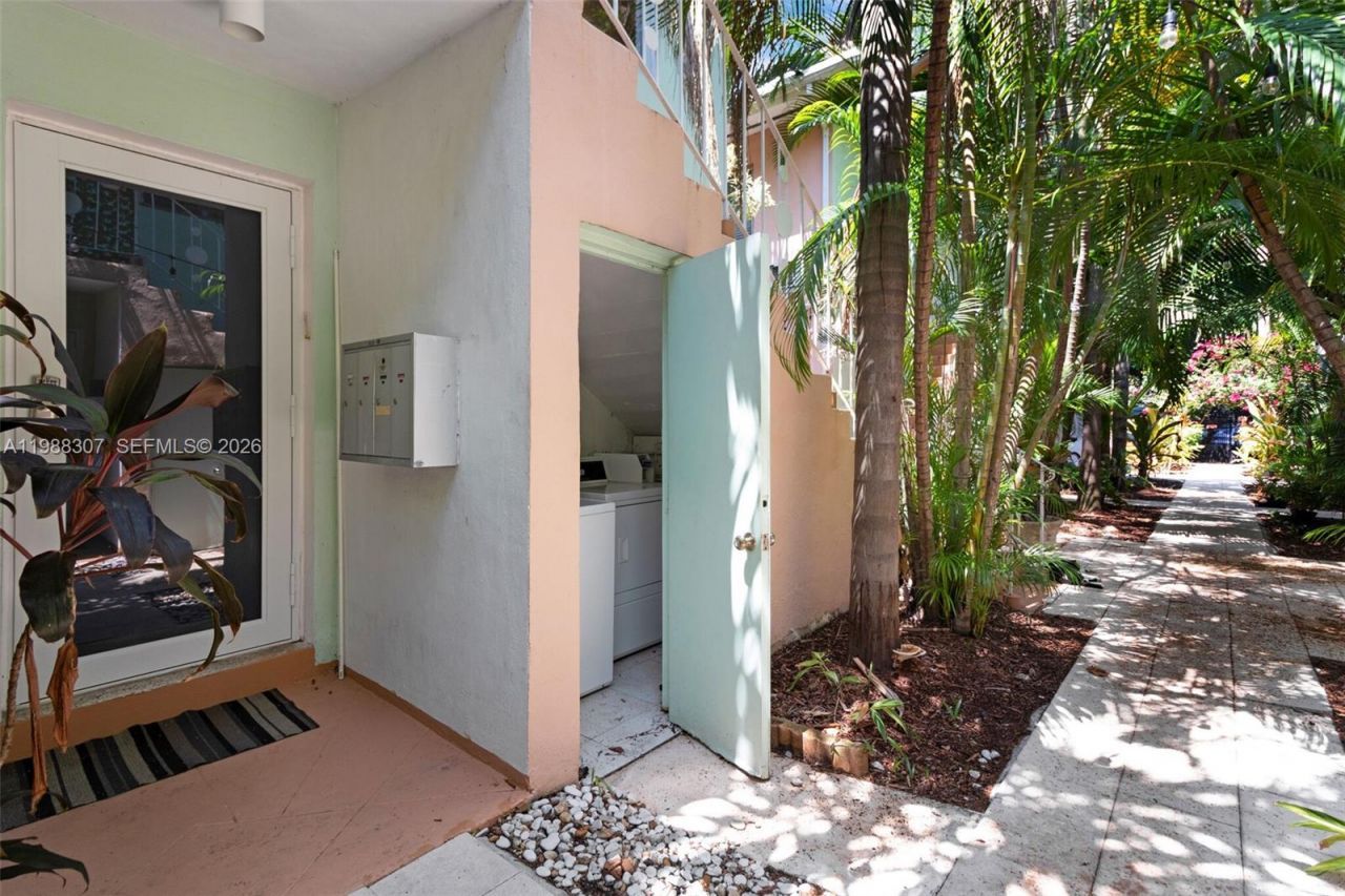 1117 Meridian Ave, Unit 5-1117, Miami Beach, FL 33139 Photo