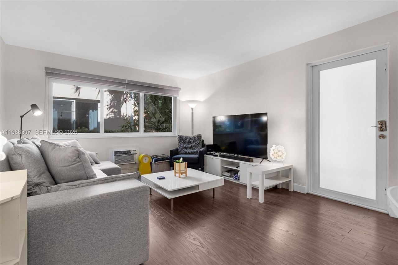 1117 Meridian Ave , Unit 5-1117, Miami Beach, FL 33139 Photo