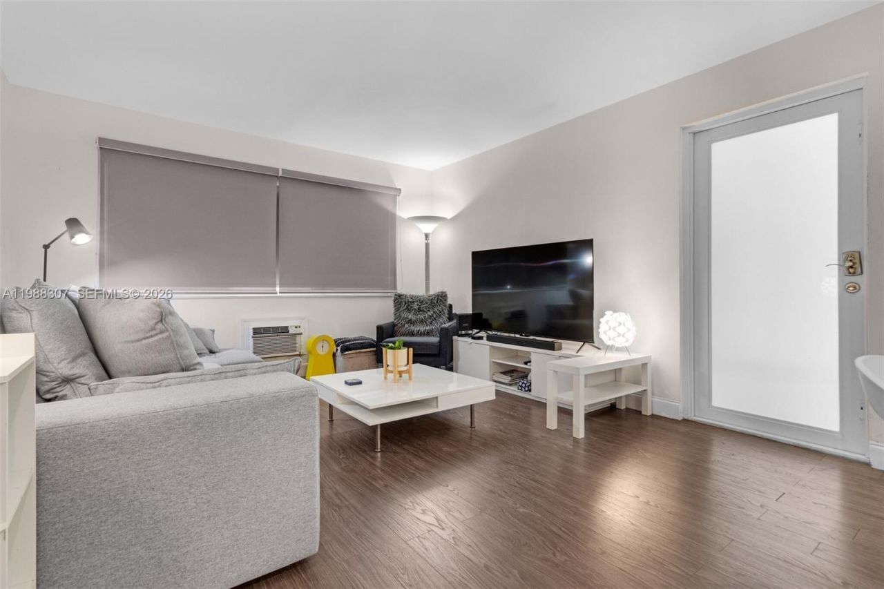 1117 Meridian Ave, Unit 5-1117, Miami Beach, FL 33139 Photo