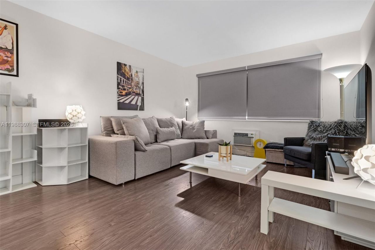 1117 Meridian Ave, Unit 5-1117, Miami Beach, FL 33139 Photo