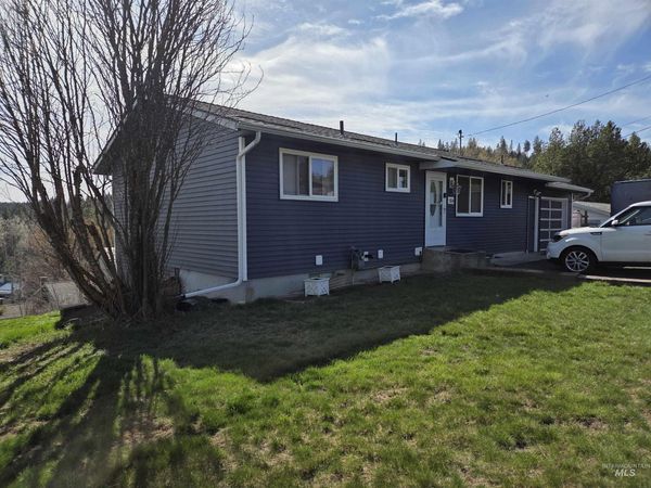 504 Mark Road, Troy, ID 83871