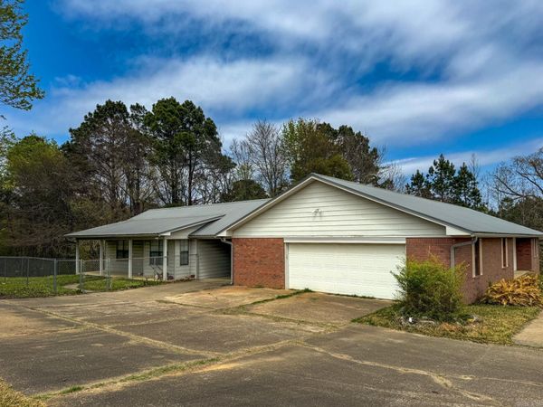 103 Twin Oaks Drive, Arkadelphia, AR 71923
