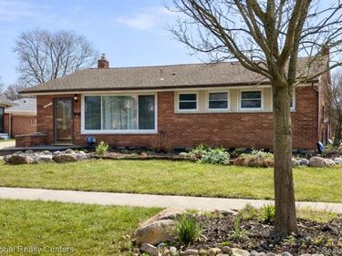 35327 W Chicago Street, Livonia, MI 48150