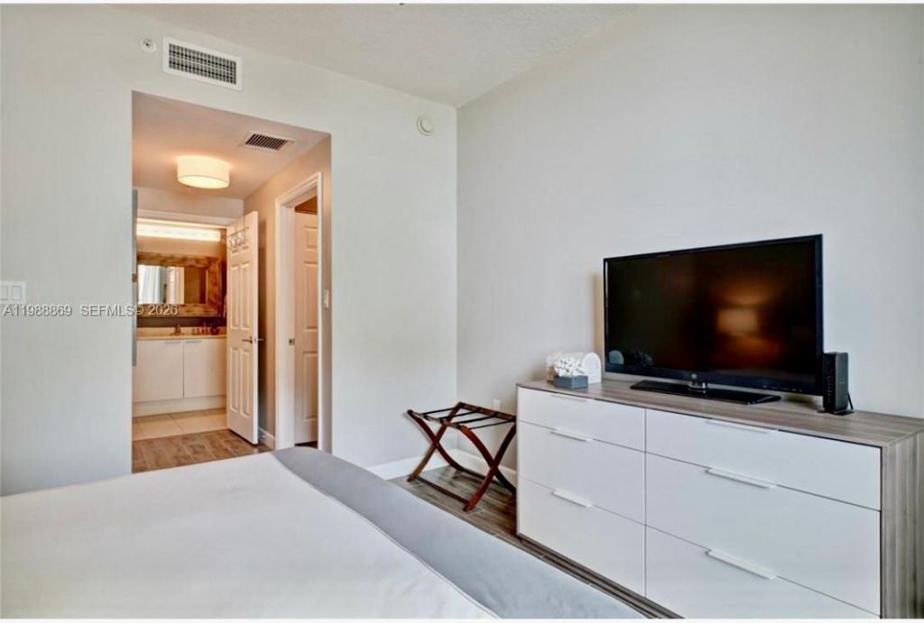 140 S Dixie Hwy , Unit 406, Hollywood, FL 33020 Photo