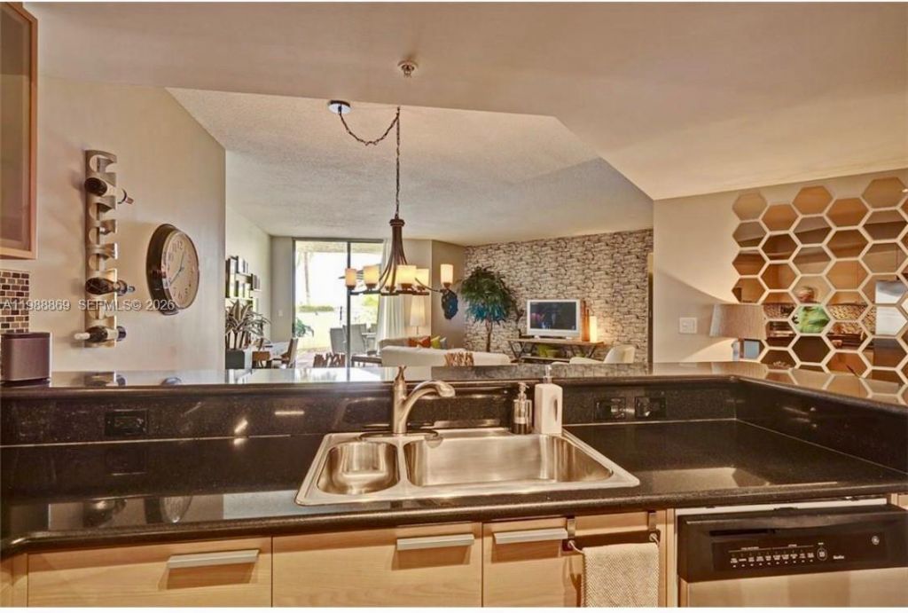 140 S Dixie Hwy , Unit 406, Hollywood, FL 33020 Photo