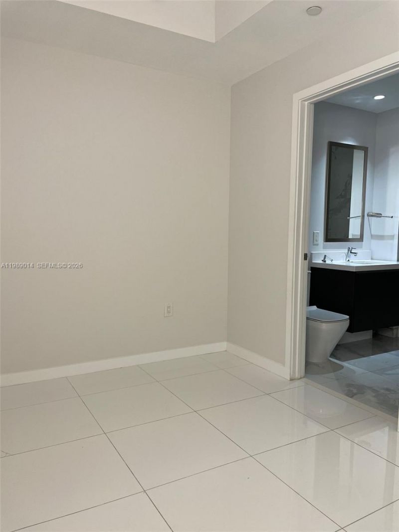 851 NE 1st Ave , Unit 1806, Miami, FL 33132 Photo