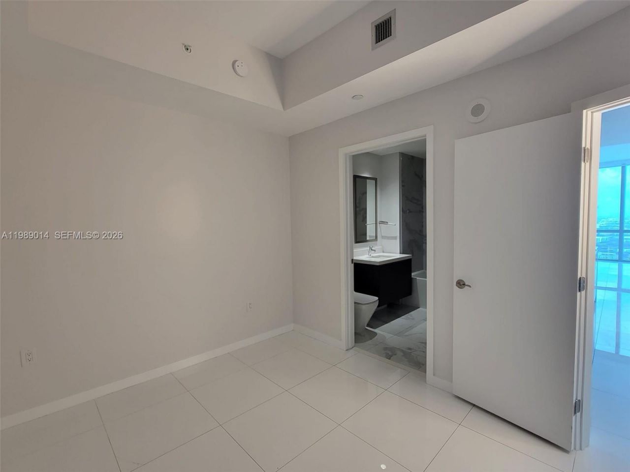 851 NE 1st Ave , Unit 1806, Miami, FL 33132 Photo