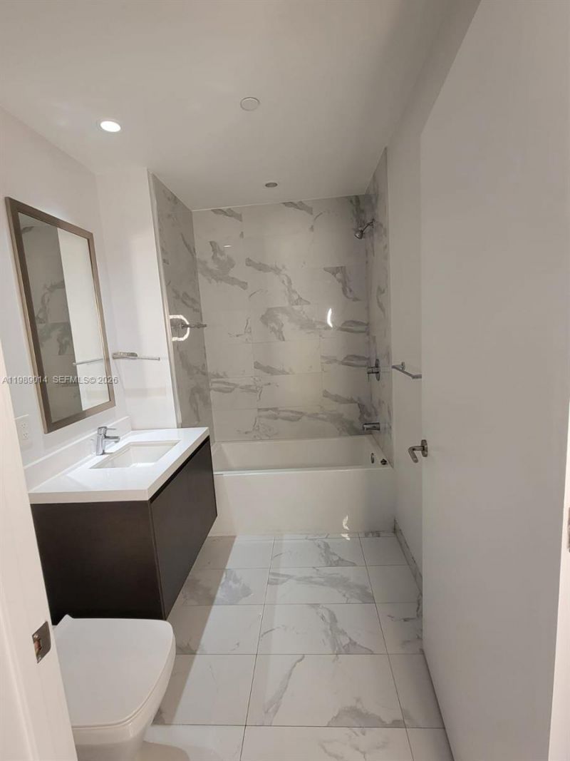 851 NE 1st Ave , Unit 1806, Miami, FL 33132 Photo