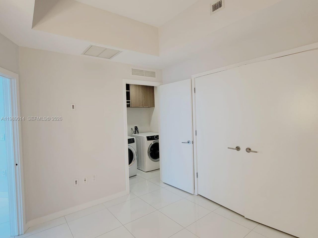 851 NE 1st Ave , Unit 1806, Miami, FL 33132 Photo