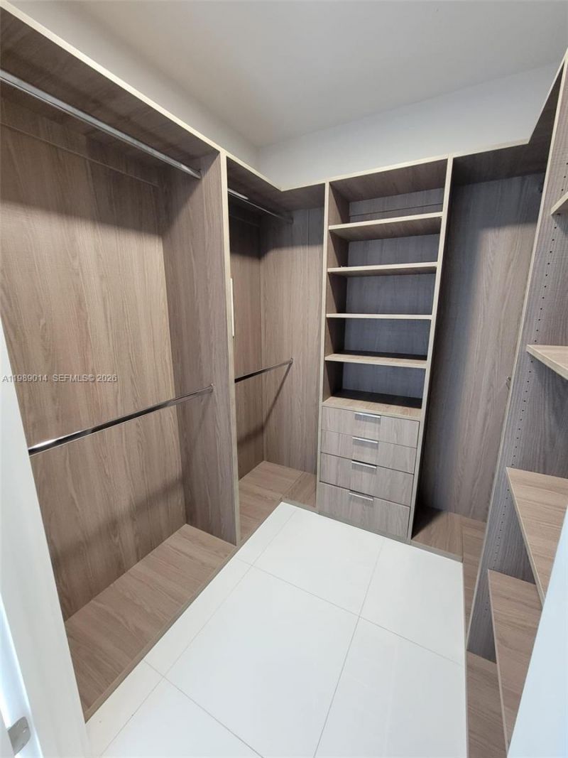 851 NE 1st Ave , Unit 1806, Miami, FL 33132 Photo