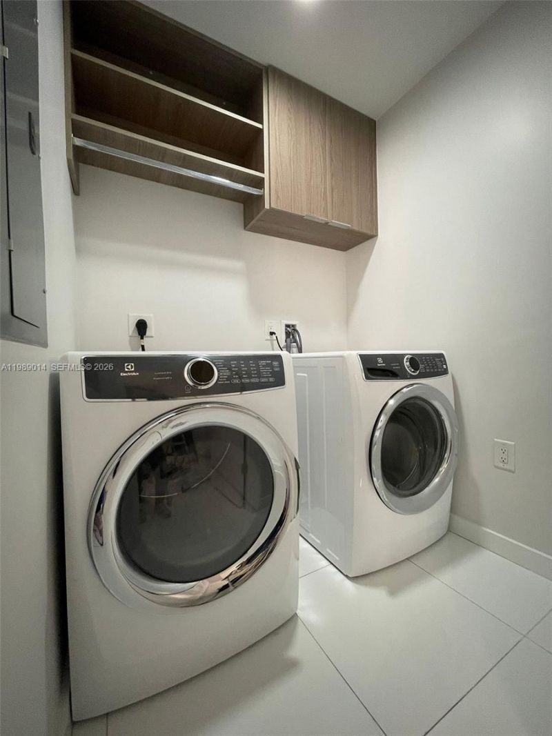 851 NE 1st Ave , Unit 1806, Miami, FL 33132 Photo