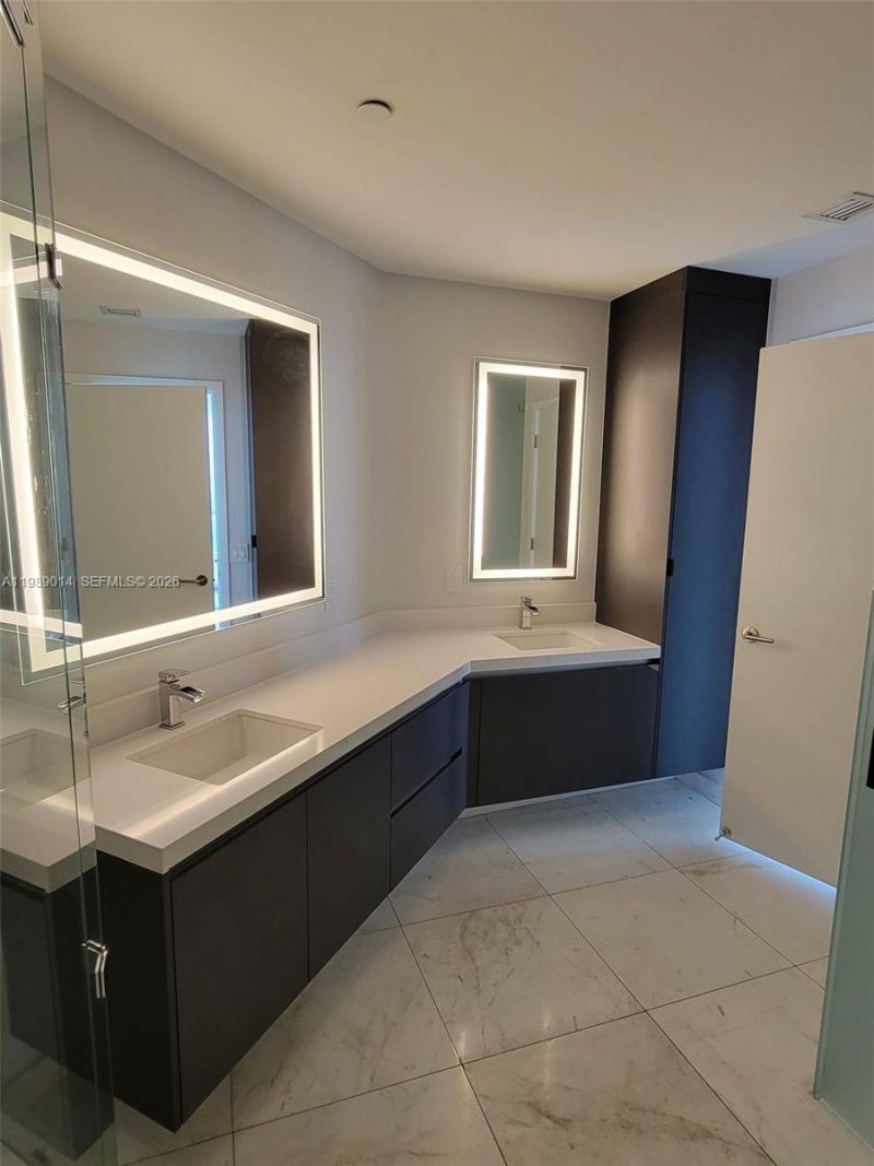 851 NE 1st Ave , Unit 1806, Miami, FL 33132 Photo