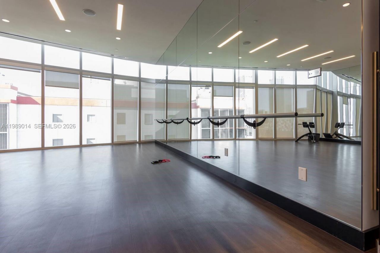 851 NE 1st Ave , Unit 1806, Miami, FL 33132 Photo