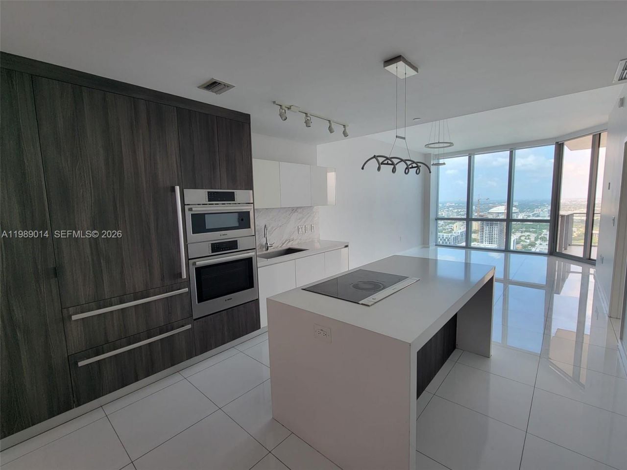 851 NE 1st Ave , Unit 1806, Miami, FL 33132 Photo