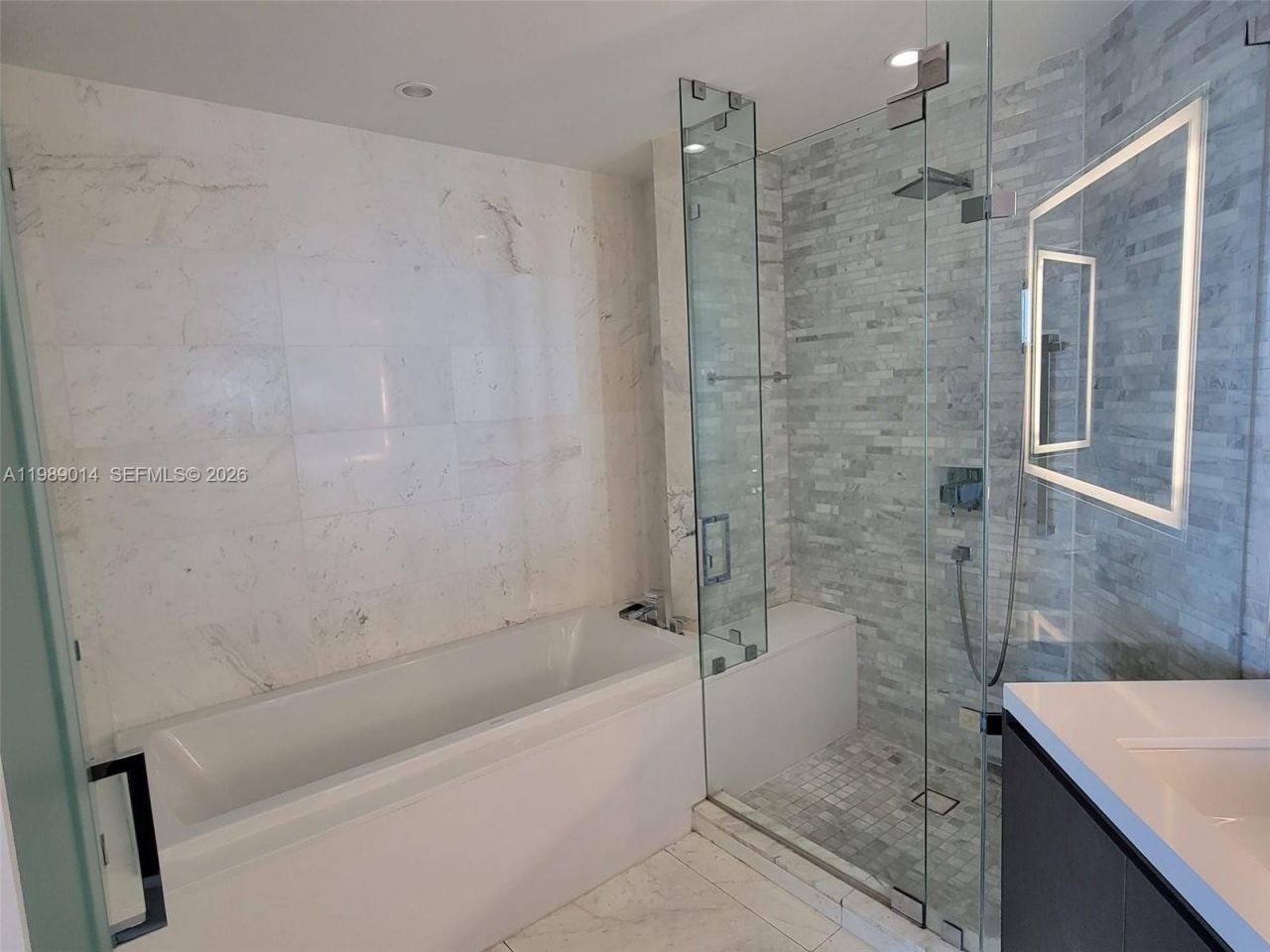 851 NE 1st Ave , Unit 1806, Miami, FL 33132 Photo