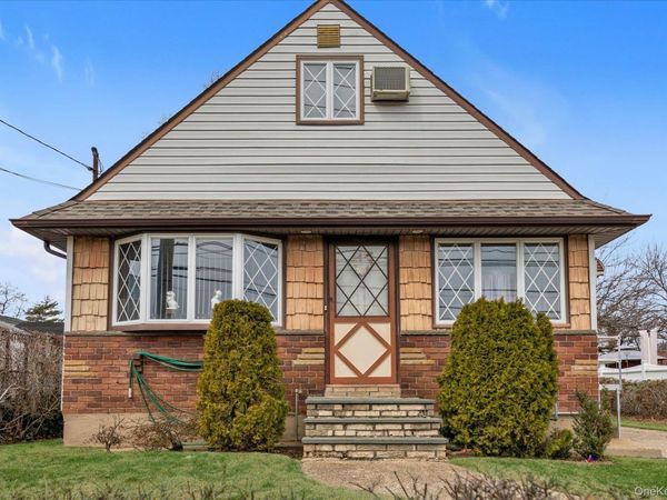 20 Hunter Avenue, Valley Stream, NY 11580